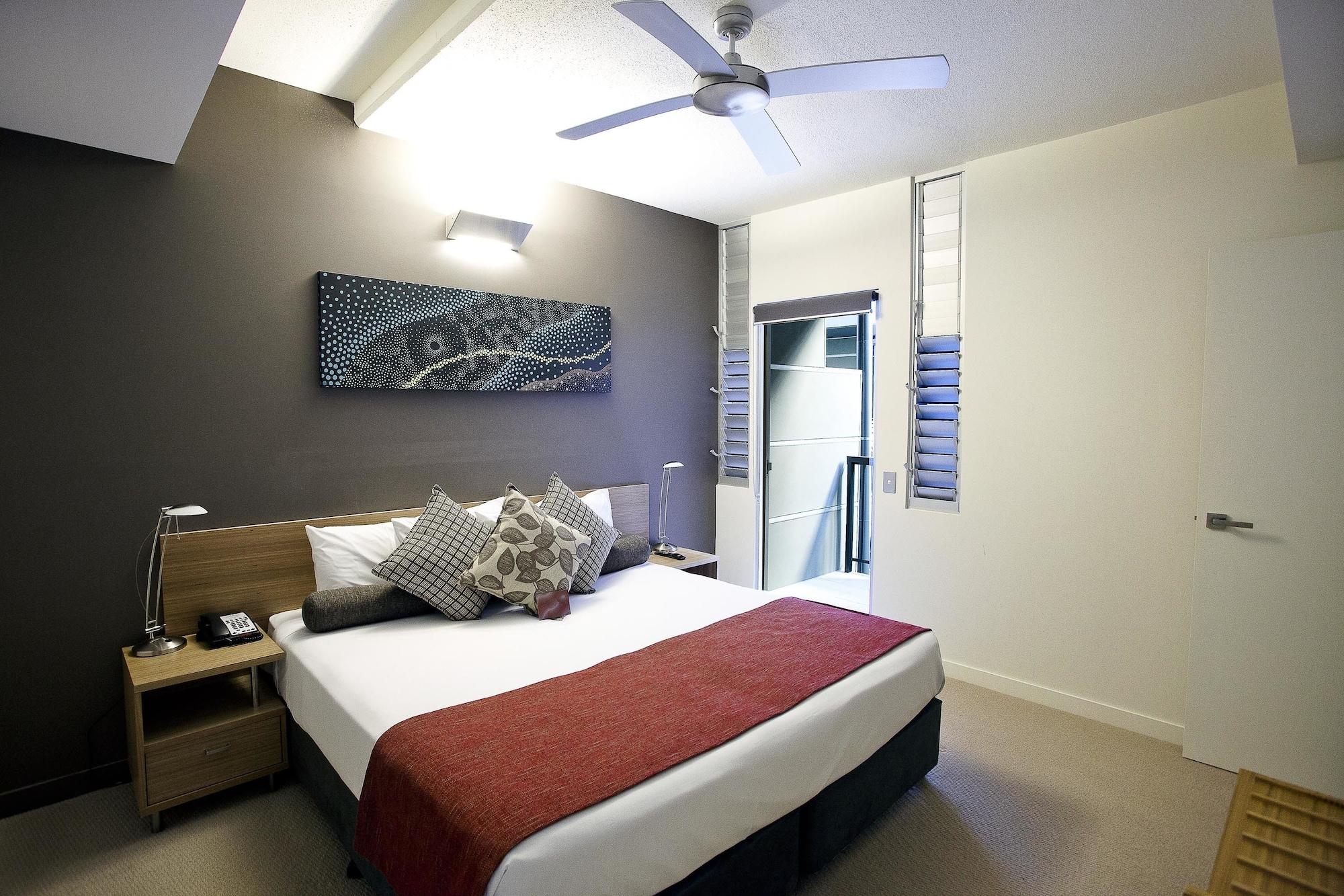 Peppers Noosa Resort And Villas Exterior foto A bedroom at the Mantra on the Lake