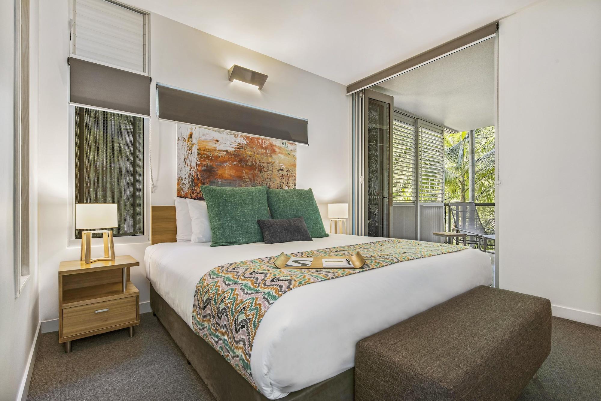 Peppers Noosa Resort And Villas Exterior foto A bedroom at the Mantra on Lake
