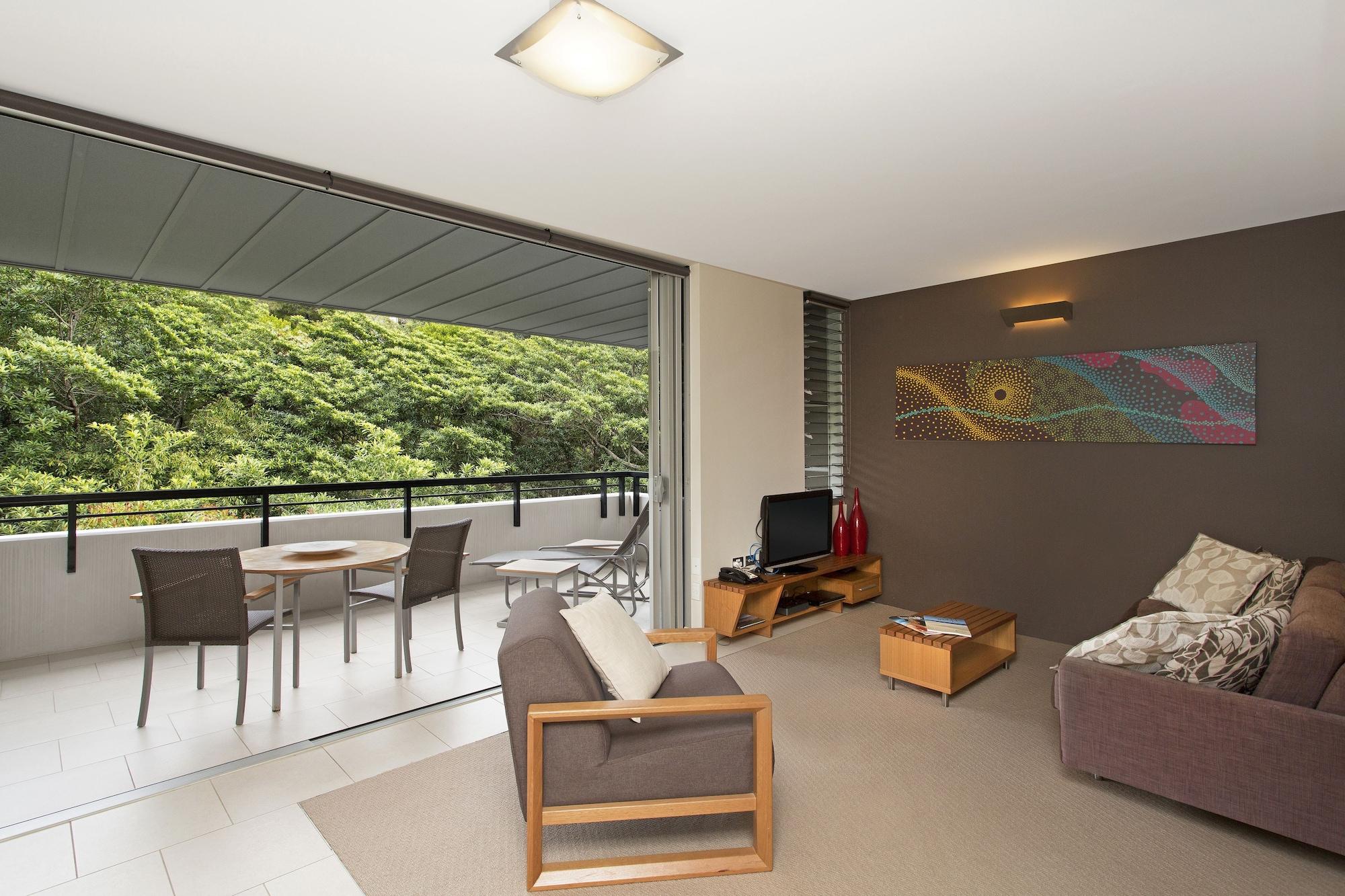 Peppers Noosa Resort And Villas Exterior foto A living room with a balcony