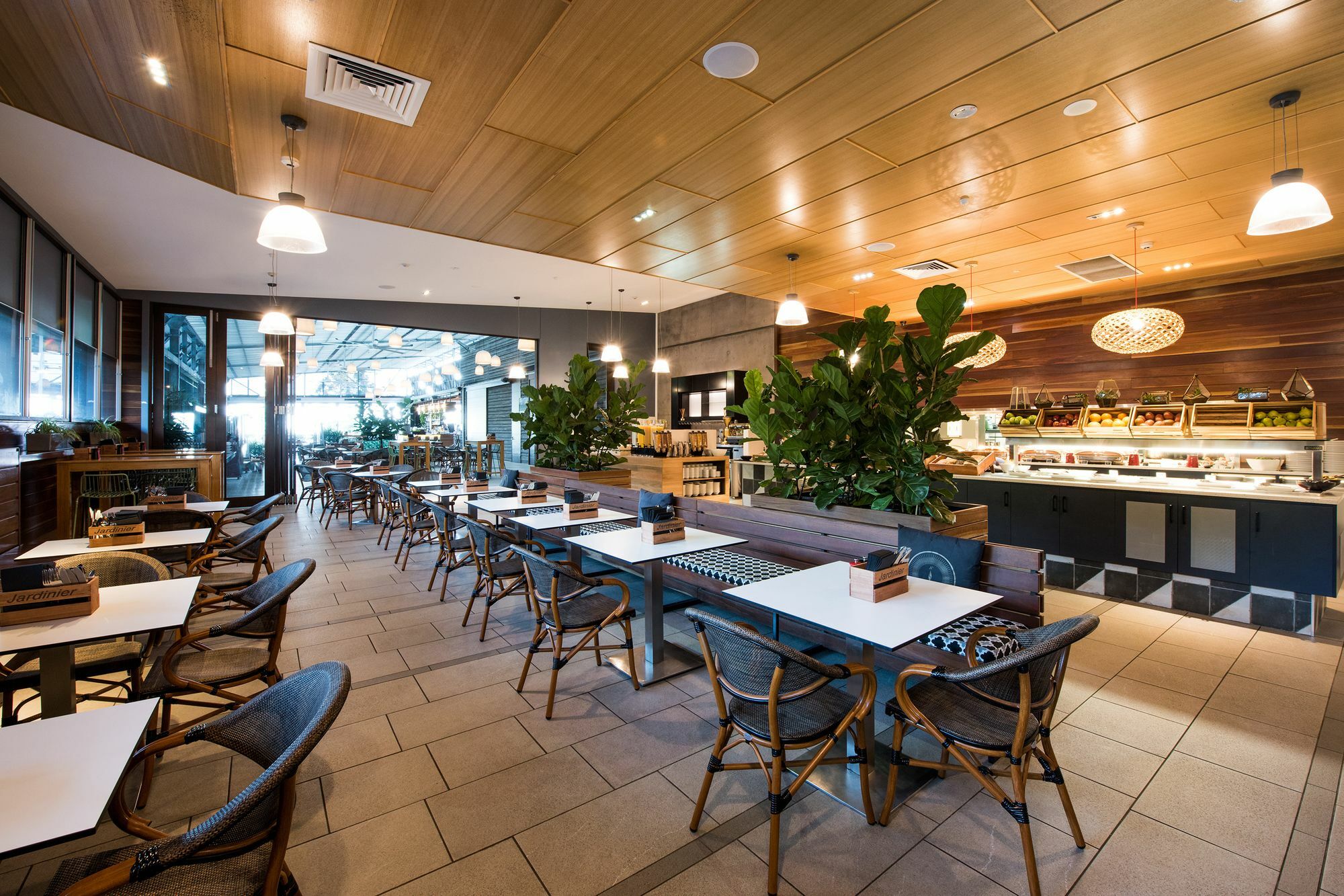 Peppers Noosa Resort And Villas Exterior foto The interior of the restaurant