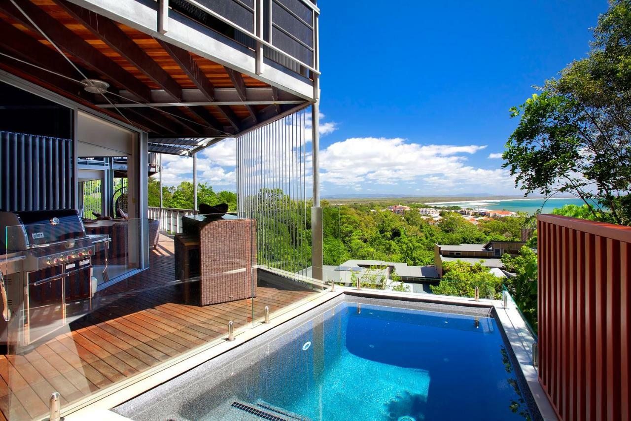 Peppers Noosa Resort And Villas Exterior foto A pool at a private residence in Queensland, Australia